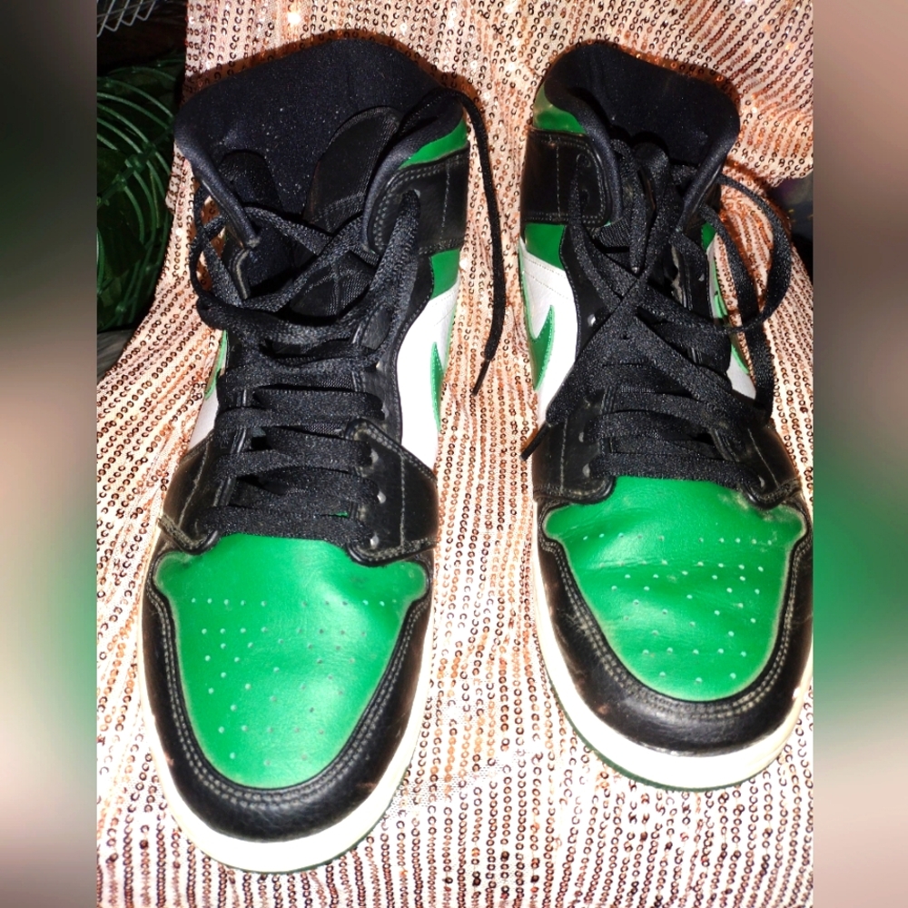 Nike tennis shoes